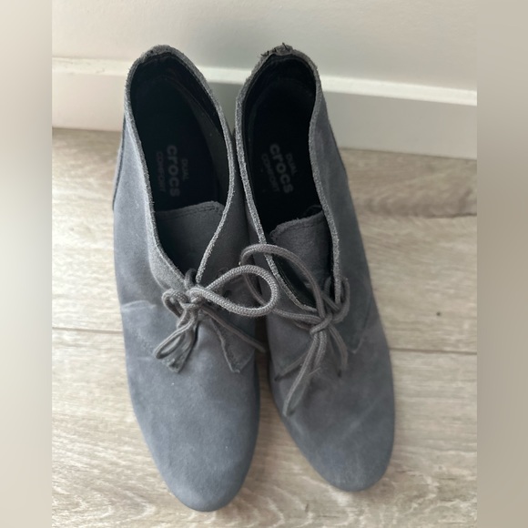 NWOT CROCS REAL SUEDE LEATHER ANKLE WEDGE BOOTIES - Picture 2 of 7